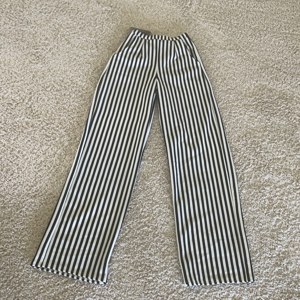 Pretty Little Thing Stripped Wide Leg Trouser